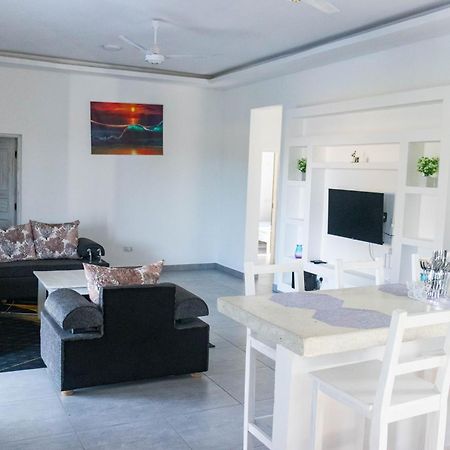 4 U Luxury Bungalows Diani Diani Beach Exteriör bild