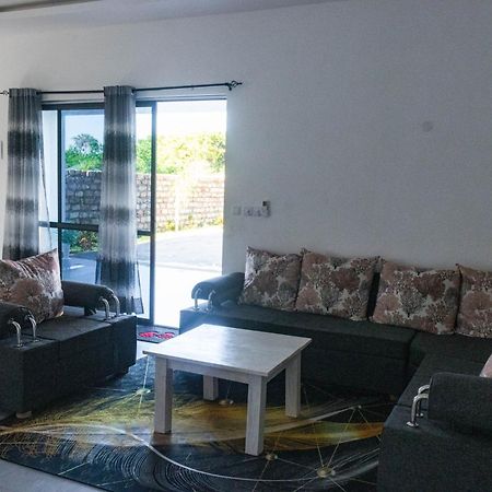4 U Luxury Bungalows Diani Diani Beach Exteriör bild
