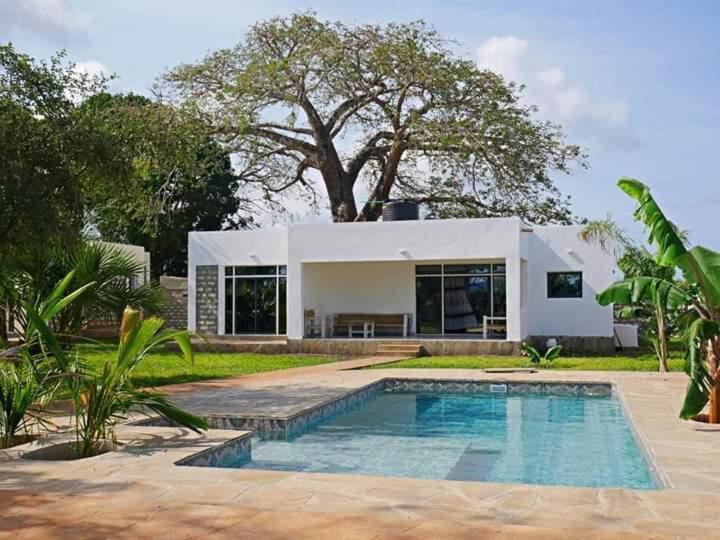 4 U Luxury Bungalows Diani Diani Beach Exteriör bild