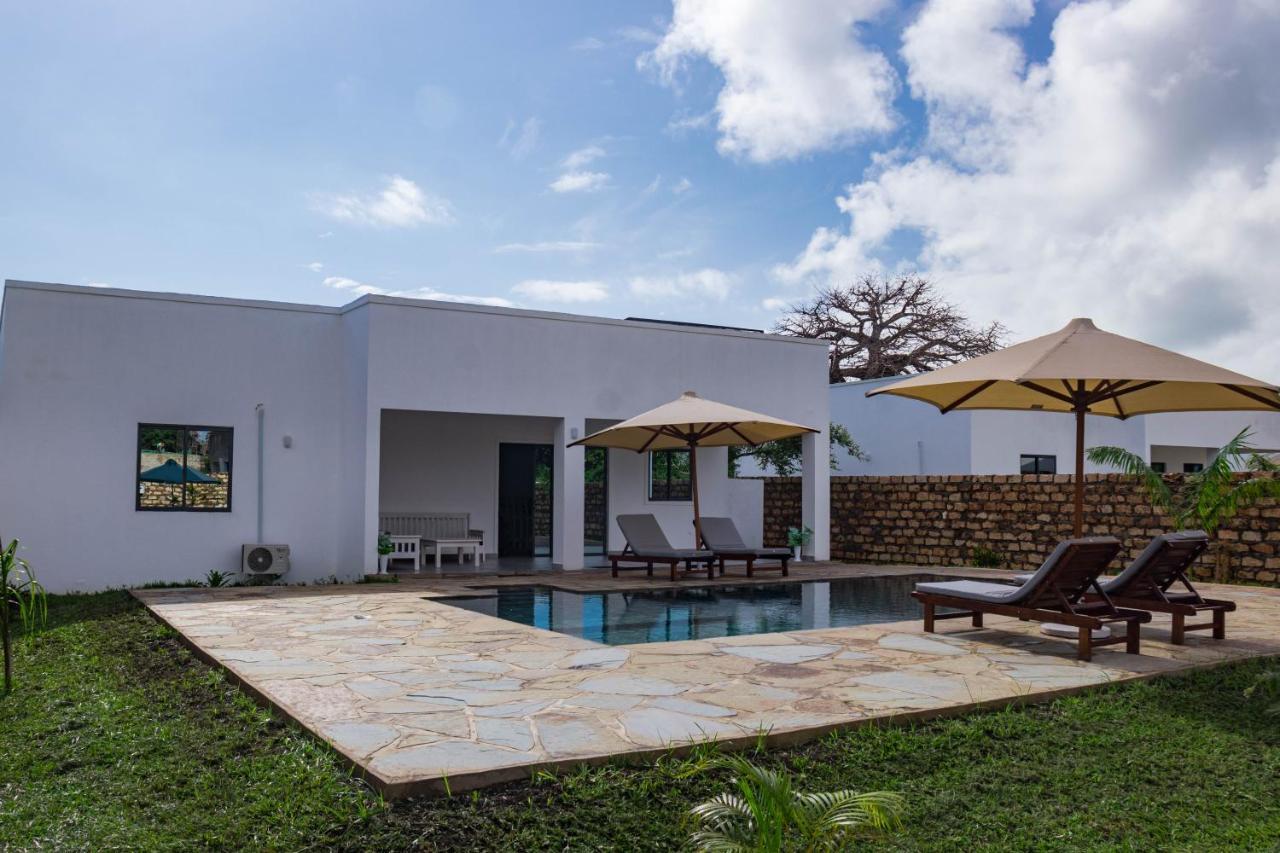 4 U Luxury Bungalows Diani Diani Beach Exteriör bild