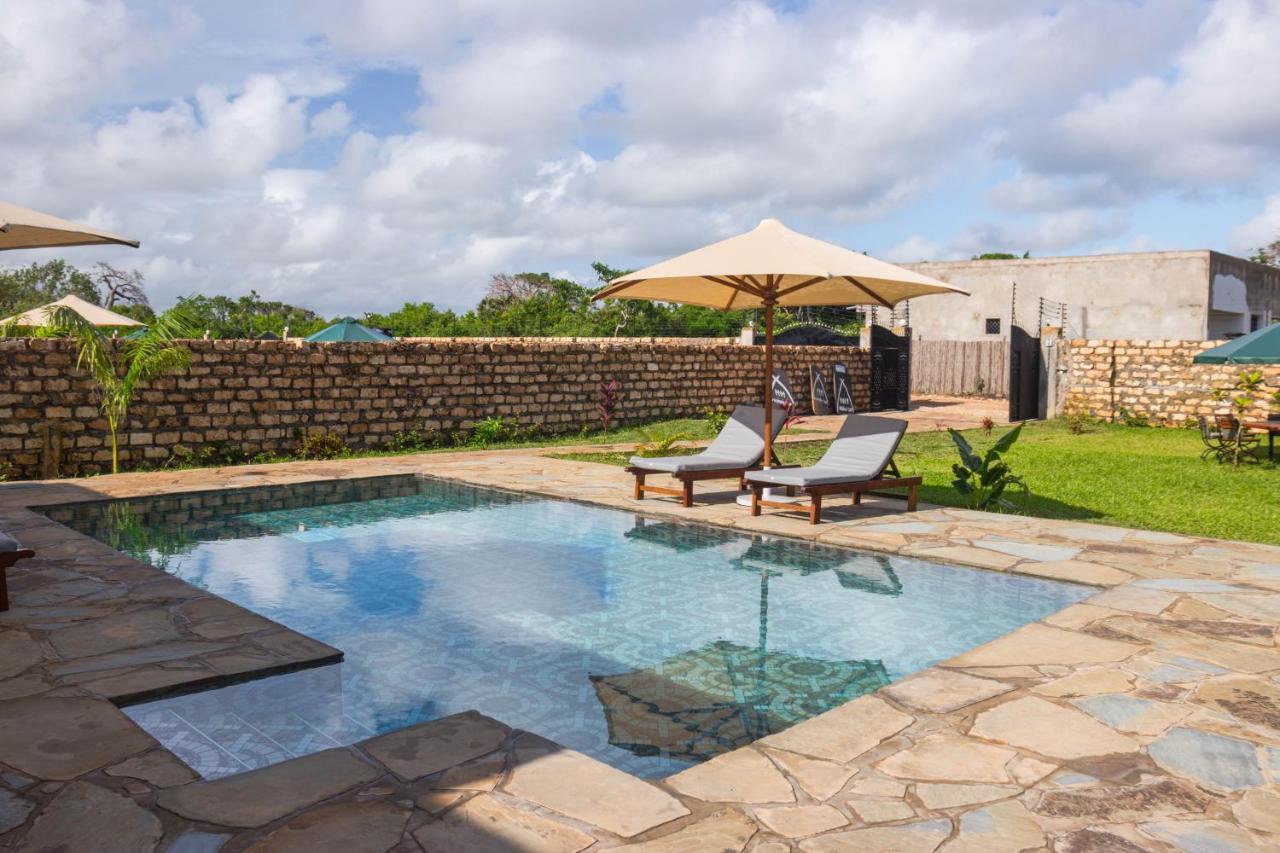 4 U Luxury Bungalows Diani Diani Beach Exteriör bild
