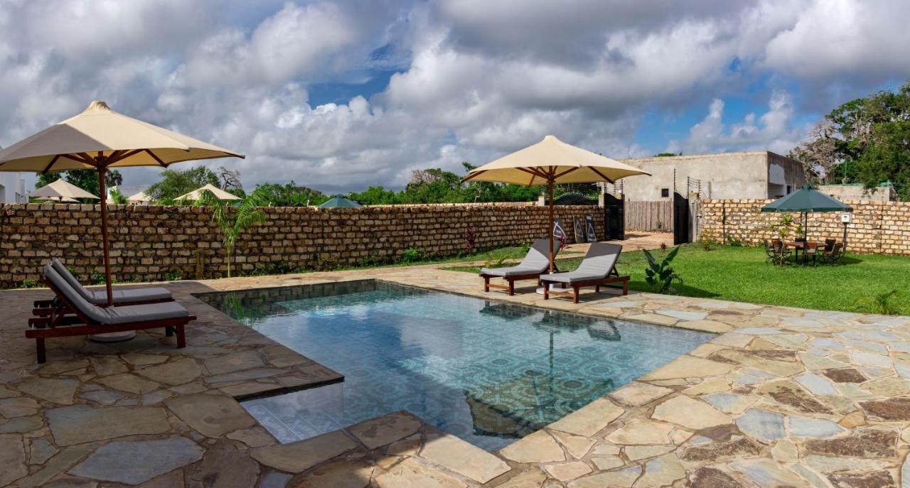4 U Luxury Bungalows Diani Diani Beach Exteriör bild