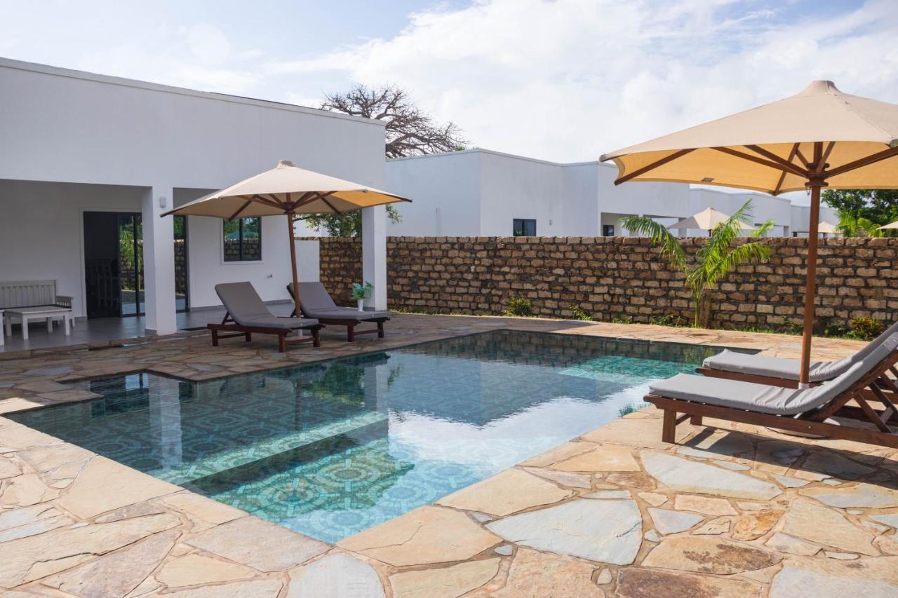 4 U Luxury Bungalows Diani Diani Beach Exteriör bild
