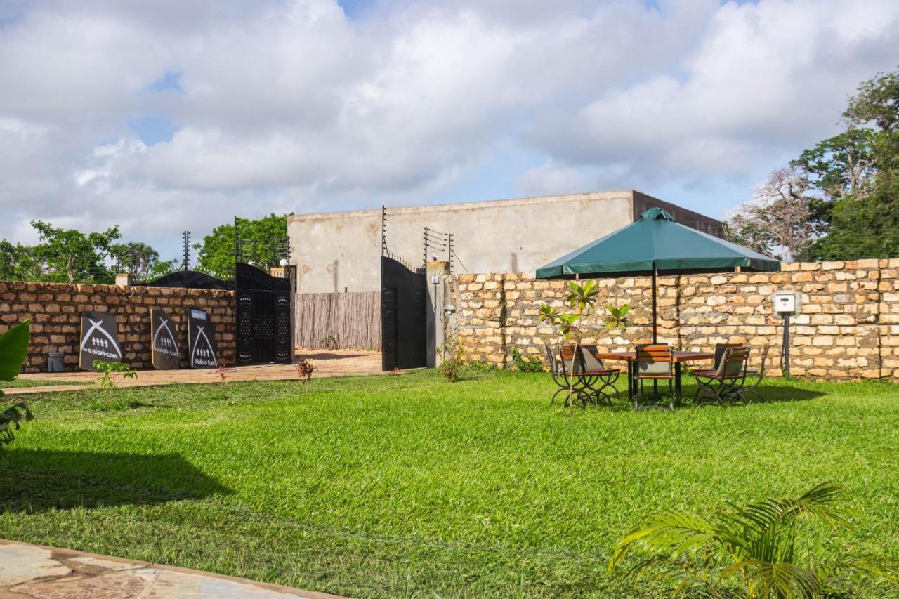 4 U Luxury Bungalows Diani Diani Beach Exteriör bild