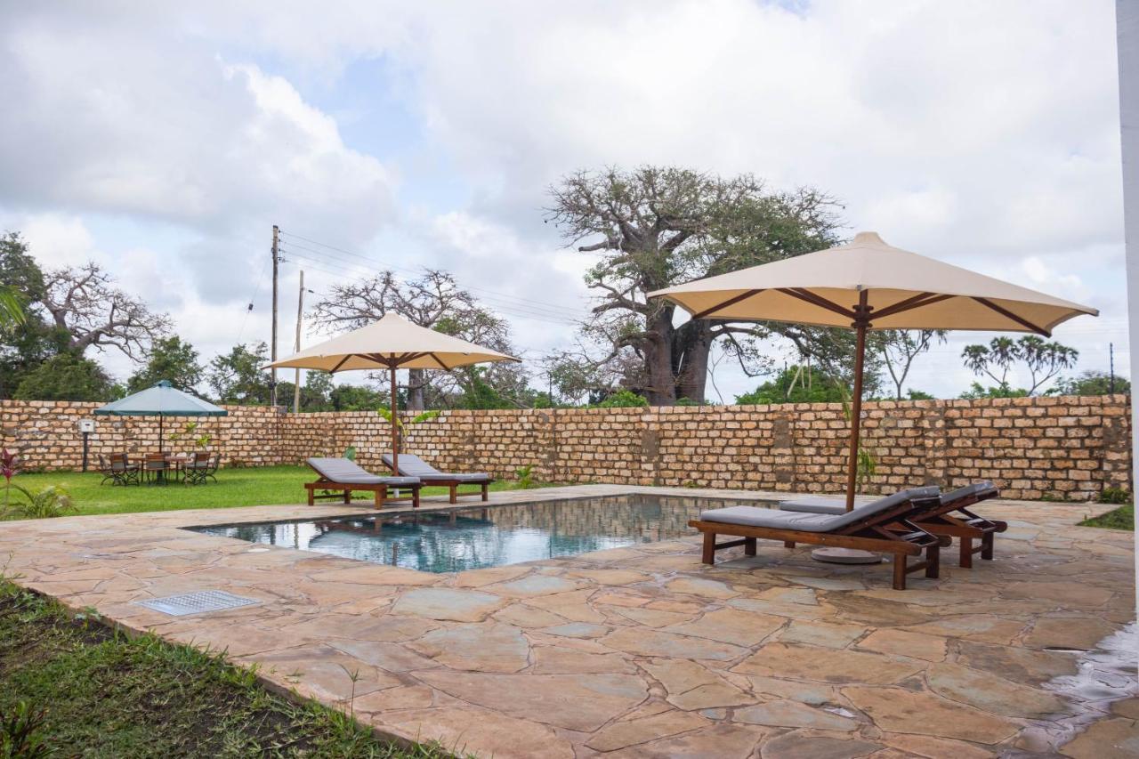 4 U Luxury Bungalows Diani Diani Beach Exteriör bild