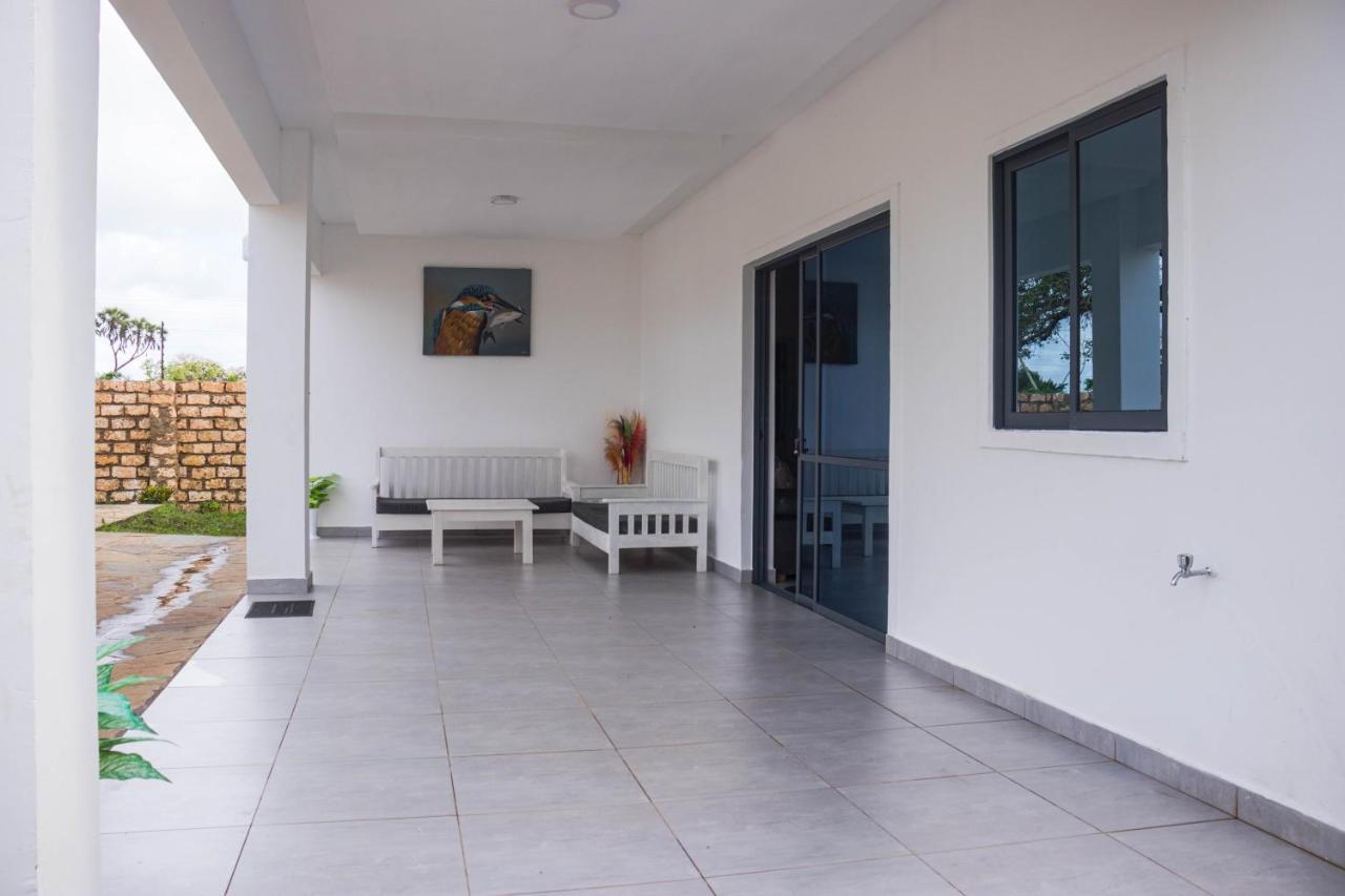4 U Luxury Bungalows Diani Diani Beach Exteriör bild