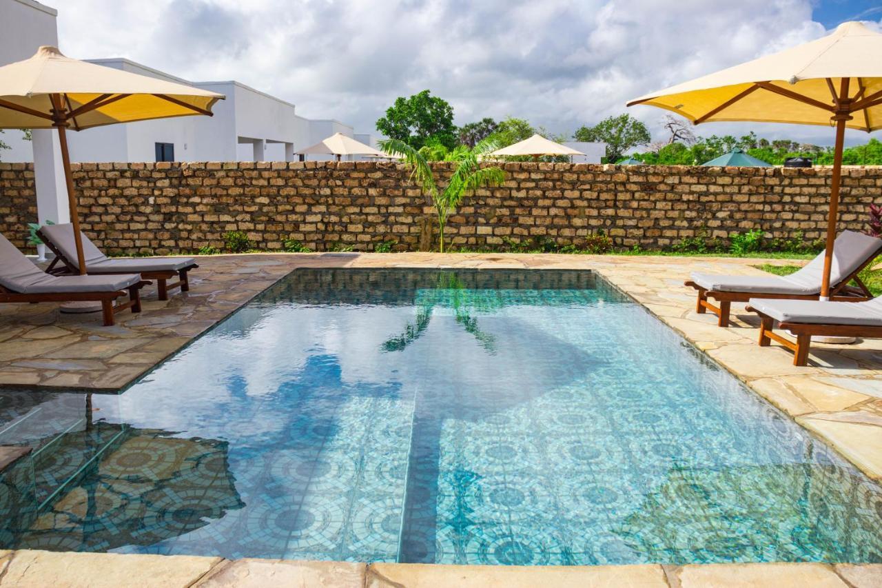 4 U Luxury Bungalows Diani Diani Beach Exteriör bild