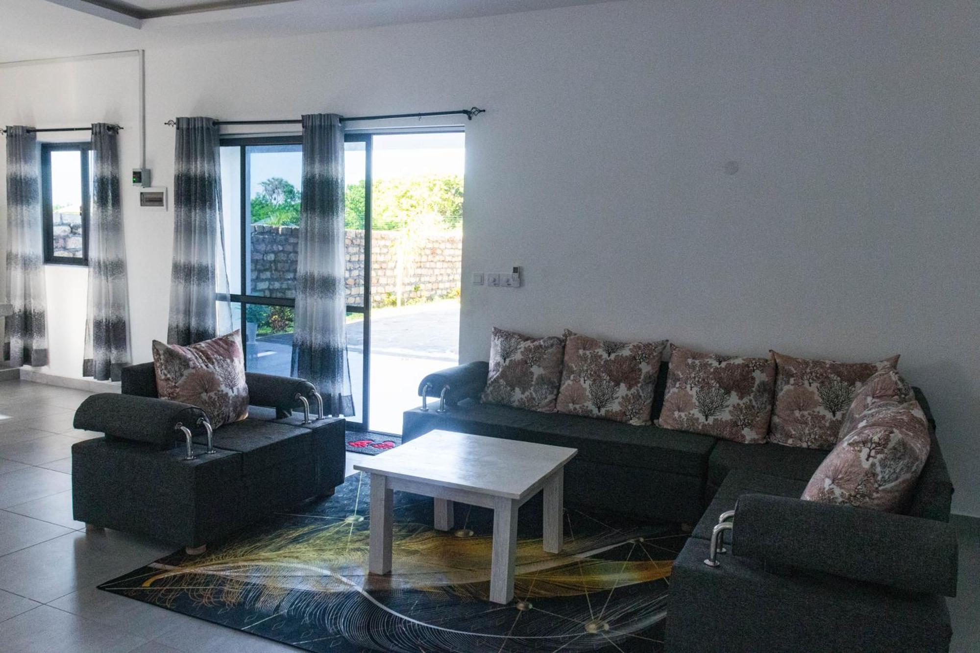 4 U Luxury Bungalows Diani Diani Beach Exteriör bild